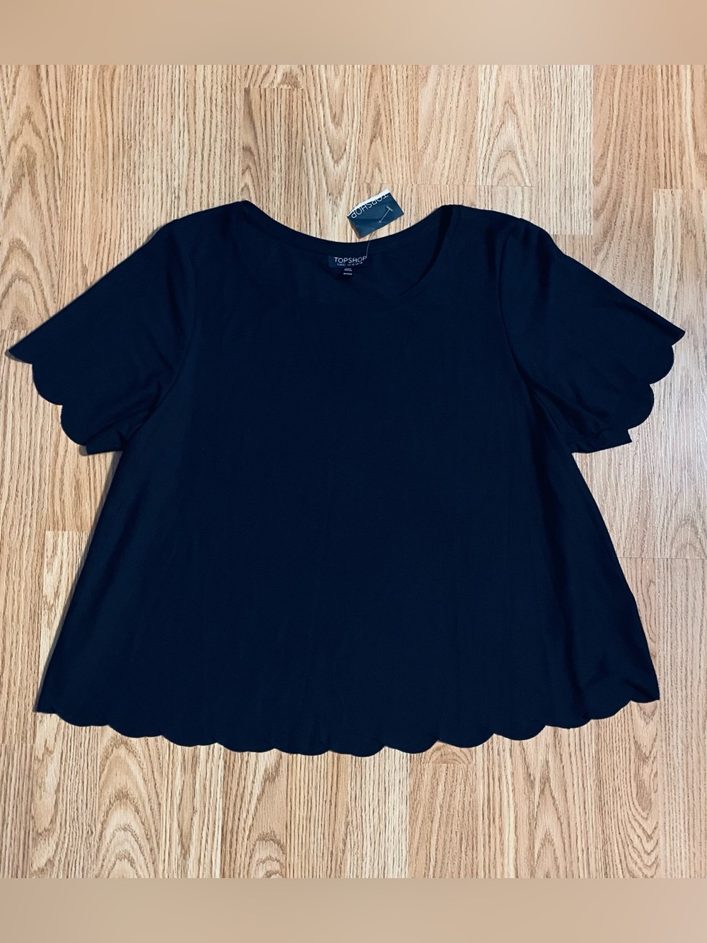 Sz 10 NWT Topshop Classic Short Sleeve Black Top - Scalloped Hem - Picture 3 of 6